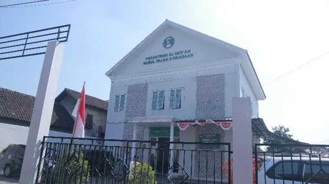 Gedung pesantren tampak depan