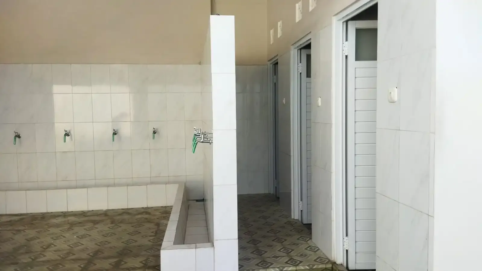 Tempat wudhu dan kamar mandi